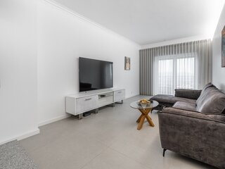 ev926q97nhhx7p3onblmur.jpg