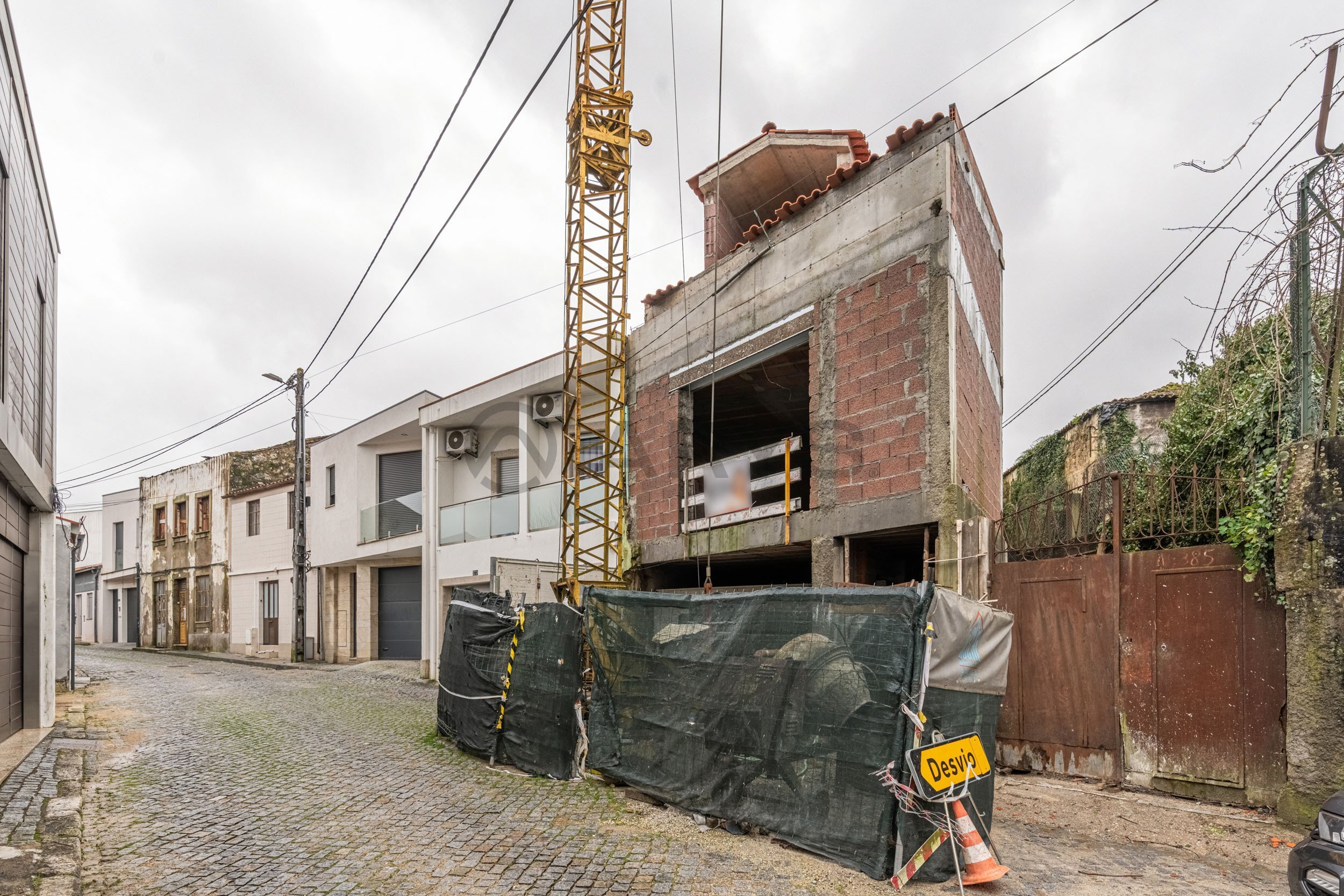 Moradia em Banda T1 + 2